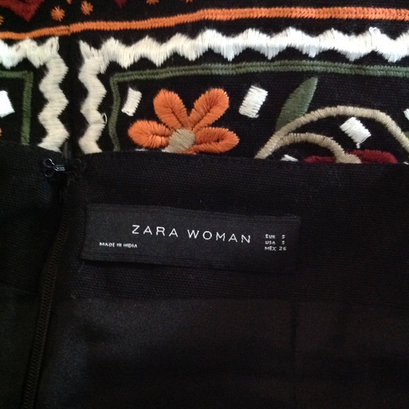 SOLD!!!!  ZARA EMBROIDERED MINI SKIRT SIZE SMALL - Picture 6 of 6
